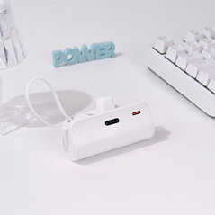 Back up baterija privezak 5000mAh 15W lightning bela.