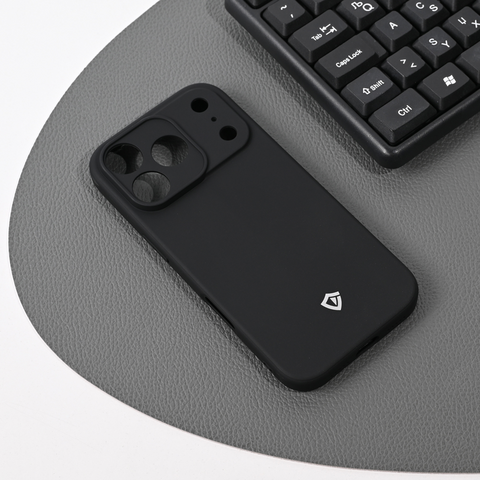 Zastitna maska (futrola) Teracell Skin - iPhone 17 Pro mat crna.