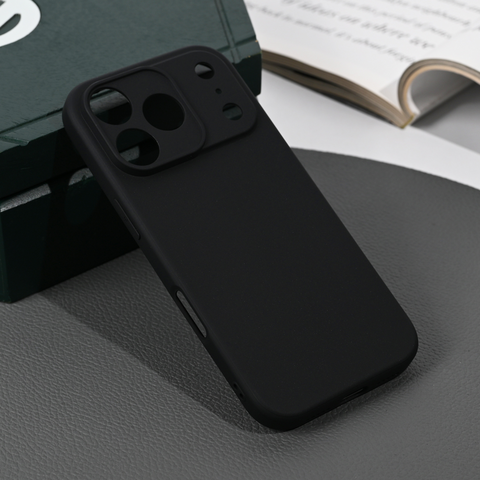 Zastitna silikonska maska (futrola) Skin - iPhone 17 Pro mat crna.