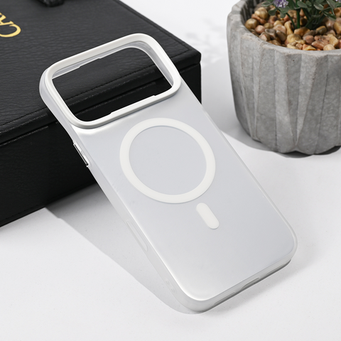 Zastitna maska (futrola) Magsafe providna - iPhone 17 Pro Max srebrna.