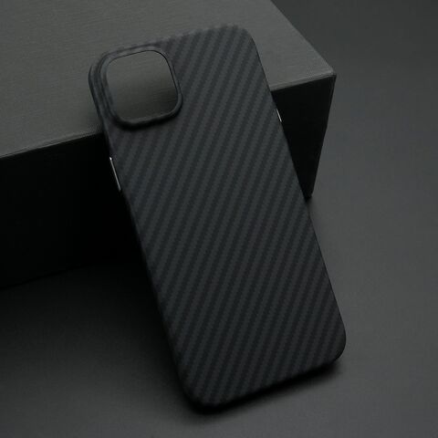 Zastitna maska (futrola) CARBON STRIPES - iPhone 15 Plus crna (MS).